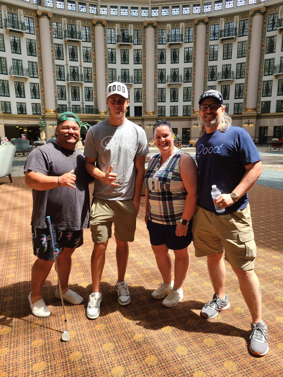 chews57's tweet photo. My wife and I getting to meet @gm__golf  and @MTogisala  #midwestopen https://t.co/IyUJKEvXZB
