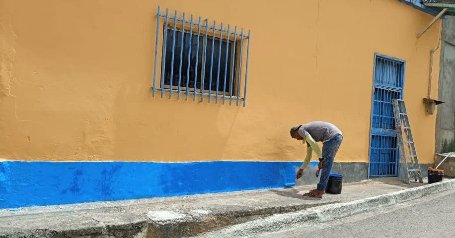 GMBNBT_NE's tweet photo. #19Jun24
Estamos realizando un abordaje de recuperación y rehabilitación en la comunidad del Parque Bicentenario #Marcano dentro del Plan Vitrina, para las mejoras en las areas recreacionales de los jóvenes de esta comunidad
#SomosTricolor7nets
#MppopNe
@NicolasMaduro https://t.co/I8CvNhzJmW