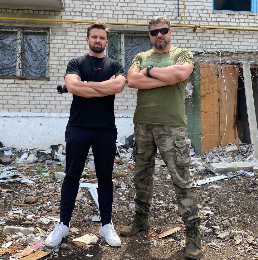 jacksonhinkle's tweet photo. 🇷🇺 This man helped fight for the liberation of Donbass in 2014.

🇷🇺 Today, we stand in liberated Donbass, on the debris of a civilian home that was bombed by Ukraine weeks ago. https://t.co/gMoo2wgcdw