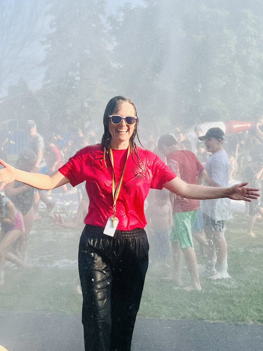 The end of a great day! How to beat the heat Gator-style <a href="/AVPS_LDSB/">Amherstview PS</a>!  Thanks to our School Advisory Council for organizing, our community partners for supporting &amp; our families for attending! #JoyfulLeaders 💚💛