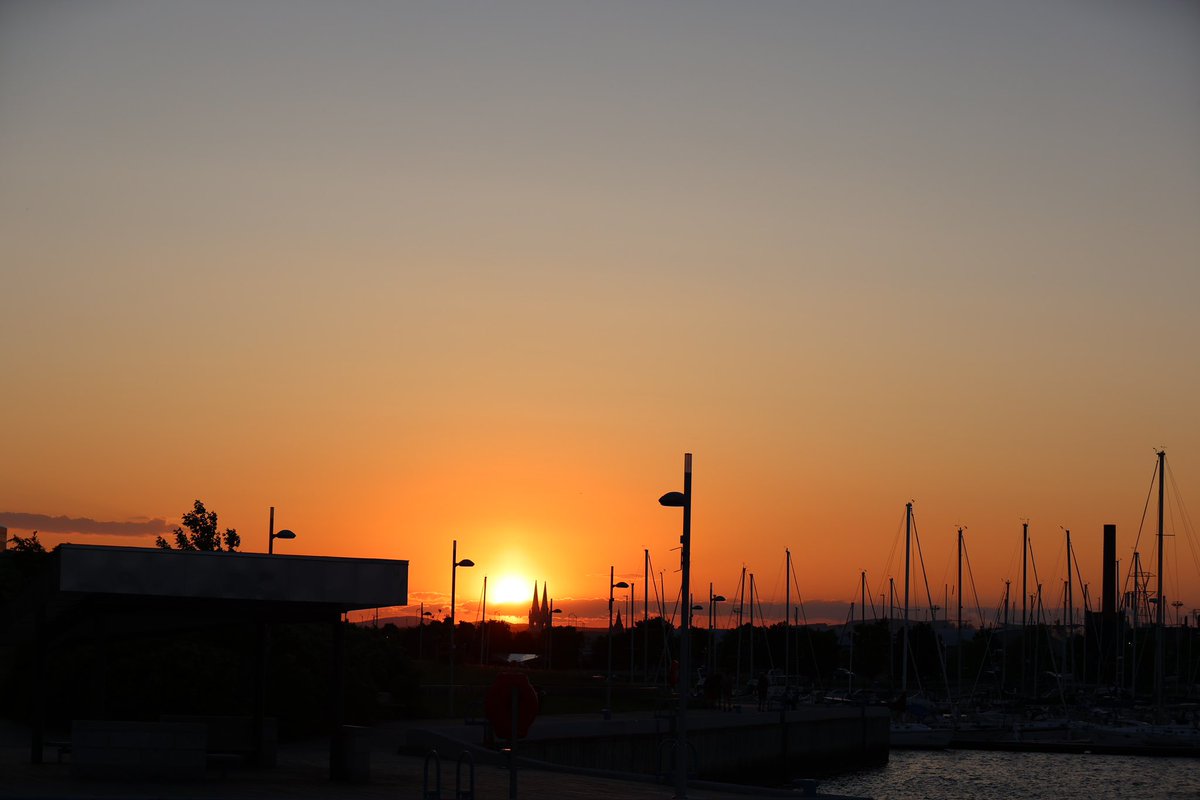 #sunset #coucherdusoleil #quebec #canada #summer #été l’été arrive cette année, ce 20 juin à 20h50 U.T.C. (temps universel), soit à 22h50 en France, à 16h50 heure du Québec.