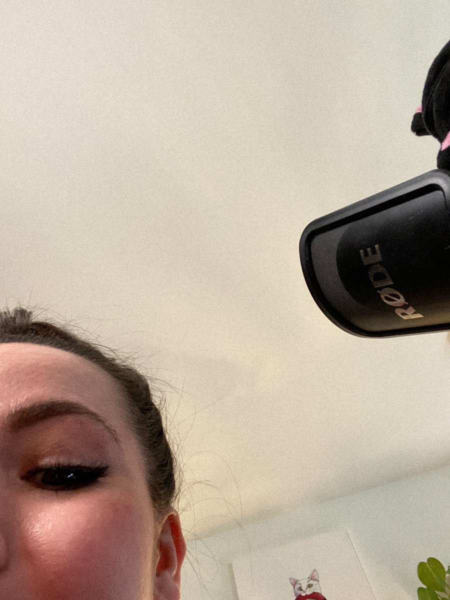 Live on #Twitch right now post-work chilling 🥰
I got my coworker to cover my shift tonight so I wouldn’t have to work 12 hours today 🫣

In about an hour (or when ppl are free/off work) we’re going to have community night! 

She’s, They’s, &amp; Gays night 🌈🥂💃
Come hang?