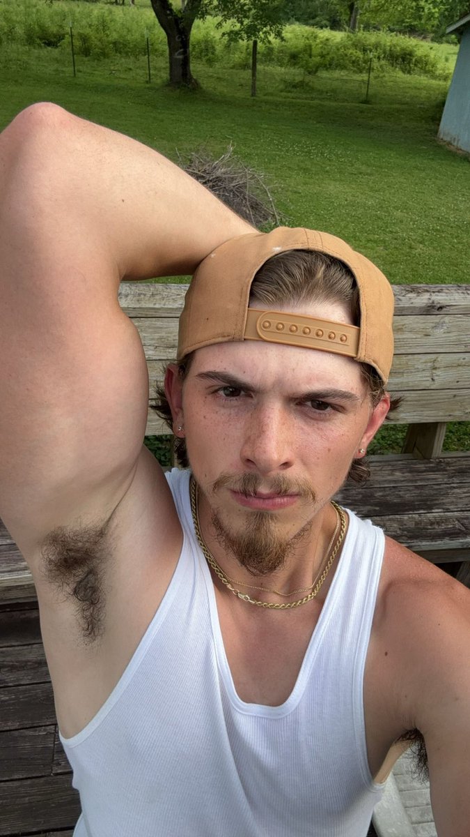 AlphaJT_'s tweet photo. sniff as i pound your wallet https://t.co/hzcj1OMZk6