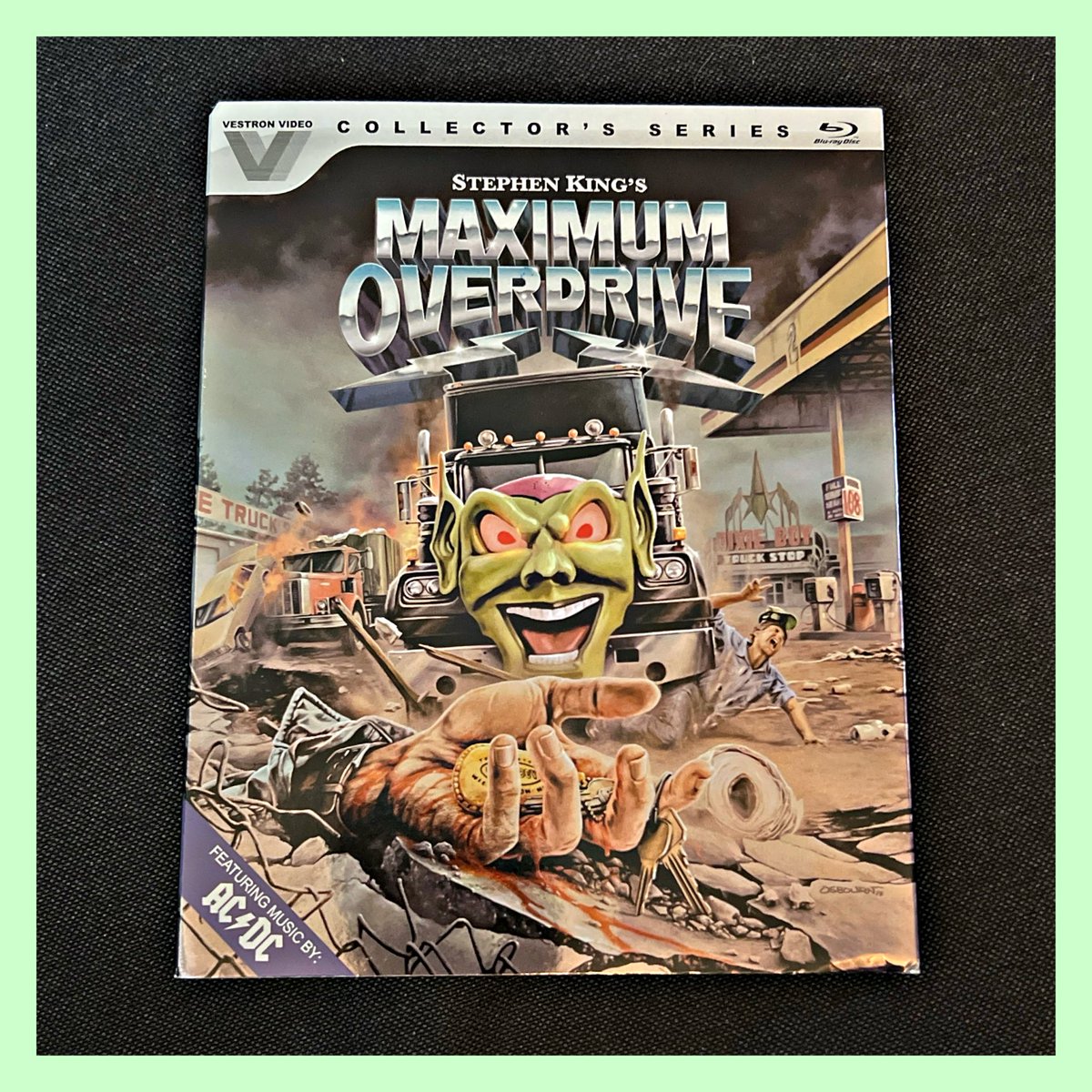 Tombs237's tweet image. Now Playing: Maximum Overdrive (1986) 

#MutantFam 
#MaximumOverdrive 
#StephenKing