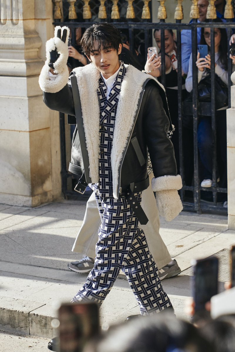 【2025春夏パリメンズフロントロウ速報】「ケンゾー」には #SEVENTEEN #バーノン 、 #WayV #ウィンウィン らが来場！

▼フロントロウスナップはこちら
bit.ly/4b3XeBm

#VERNON #버논 #WINWIN #윈윈