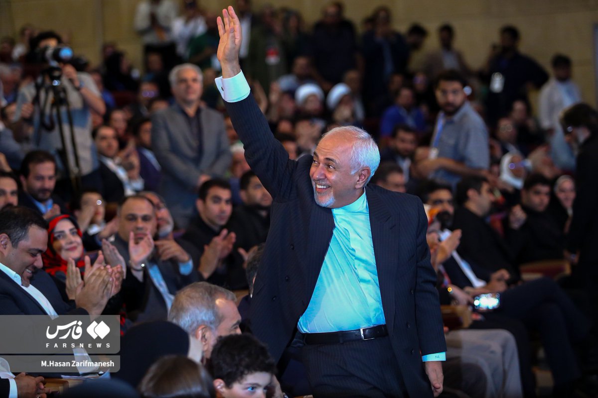mhasan_zarif's tweet photo. ولی دیشب #ظریف واقعا از ماتریکس خارج شده بود :)))) https://t.co/o1bIWGys8p