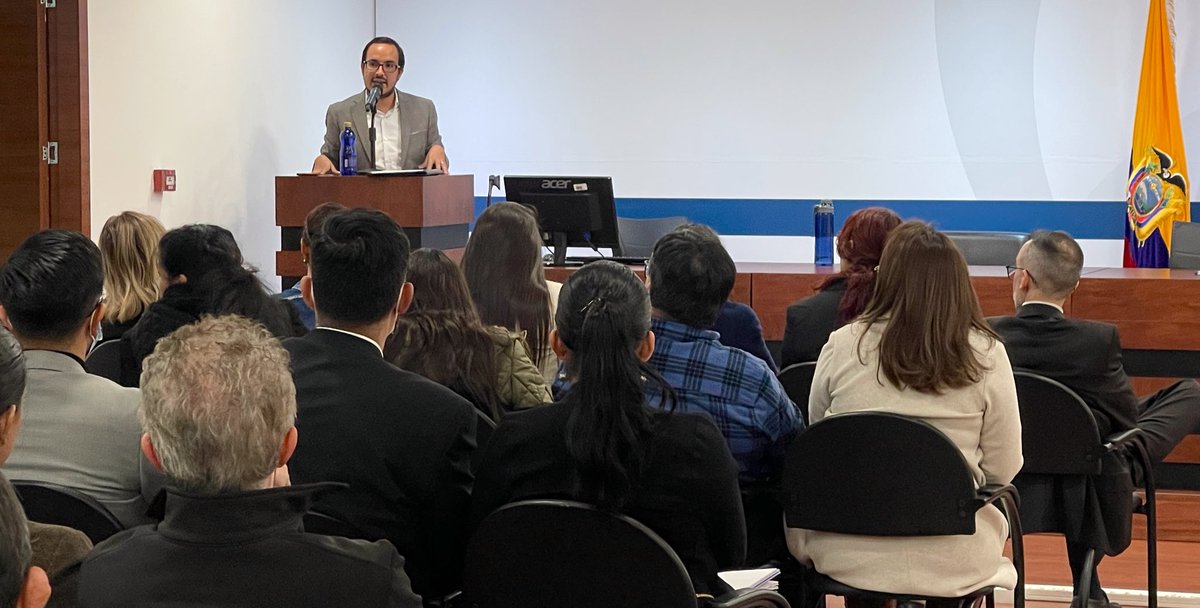 EscuelaCJec's tweet photo. En este segundo día del Curso se abordó la temática “La Acción Extraordinaria de Protección: criterios legales e institucionales sobre su admisibilidad” a cargo de @alan_oaa https://t.co/UlfFIFsFxK