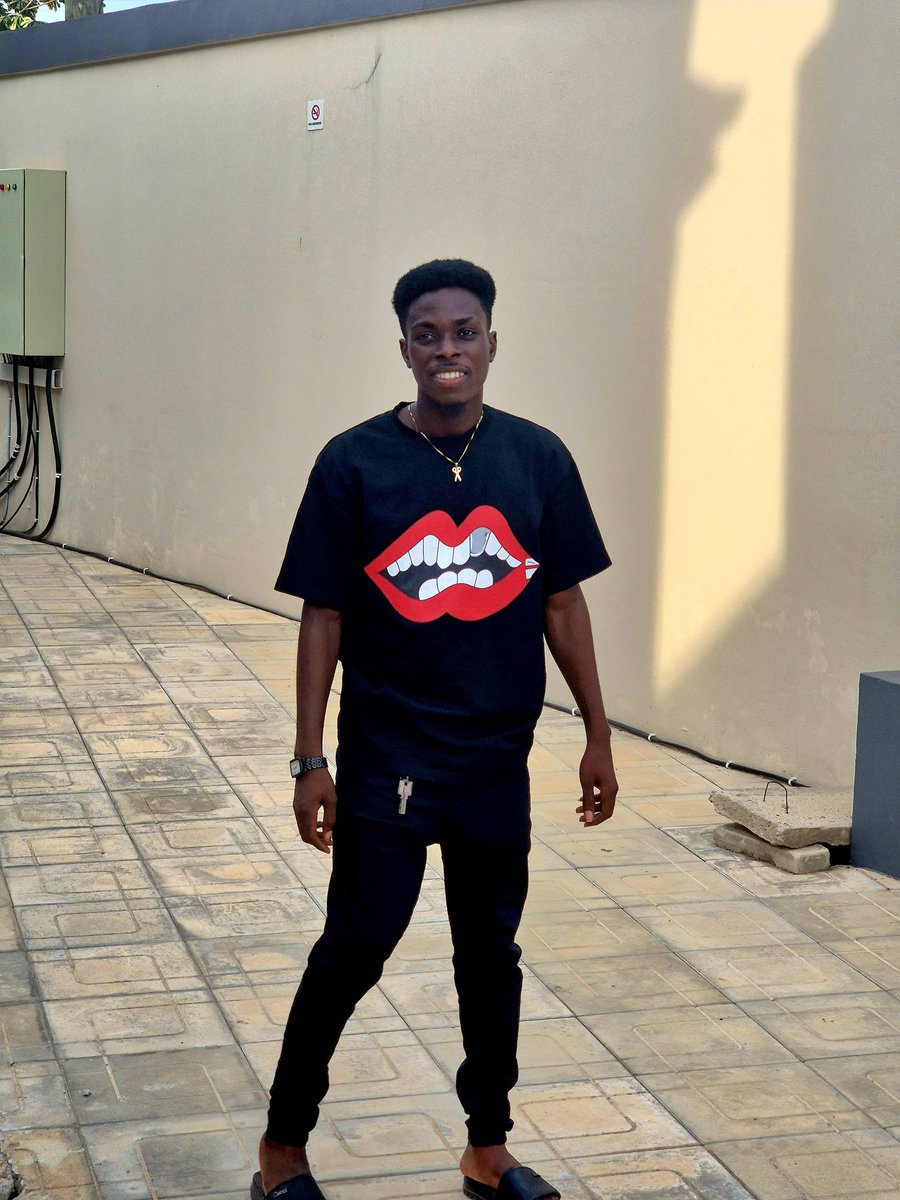 QuamiManuel's tweet photo. Hapi birthday to my favourite and the best rapper in the world 🌎 and hapi birthday to myself too 🥳 hard feelings when u know u celebrate the same birthday with  my best rapper @TeePhlowGH #Ohen #teephlow #phlowducation https://t.co/MvAGyvL5Fb