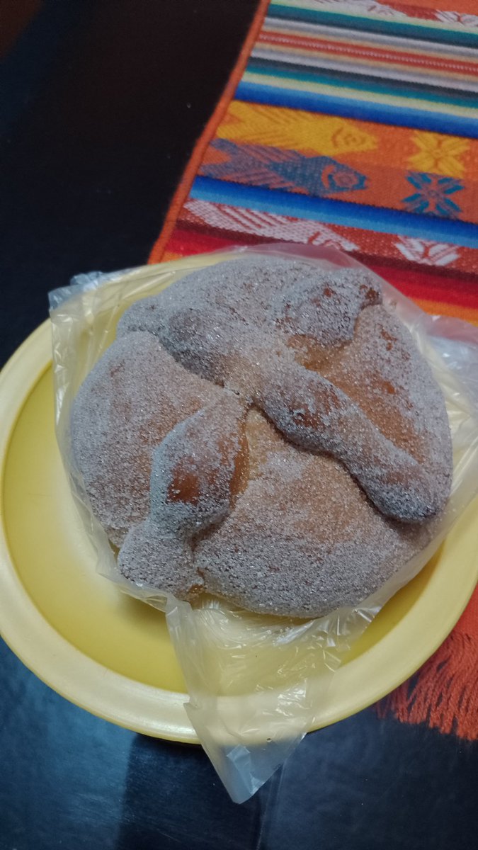 NatCS97's tweet photo. Pe...pero si es junio!!! Cómo que ya hay pan de muerto?! https://t.co/5CONYKYiPs