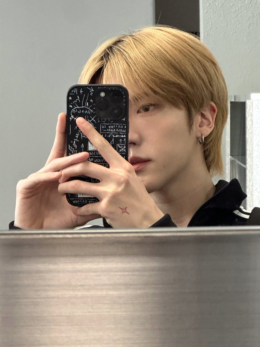 [#OX]

🩷 화창했던 날

#OMEGA_X #오메가엑스  
#정훈 #JUNGHOON