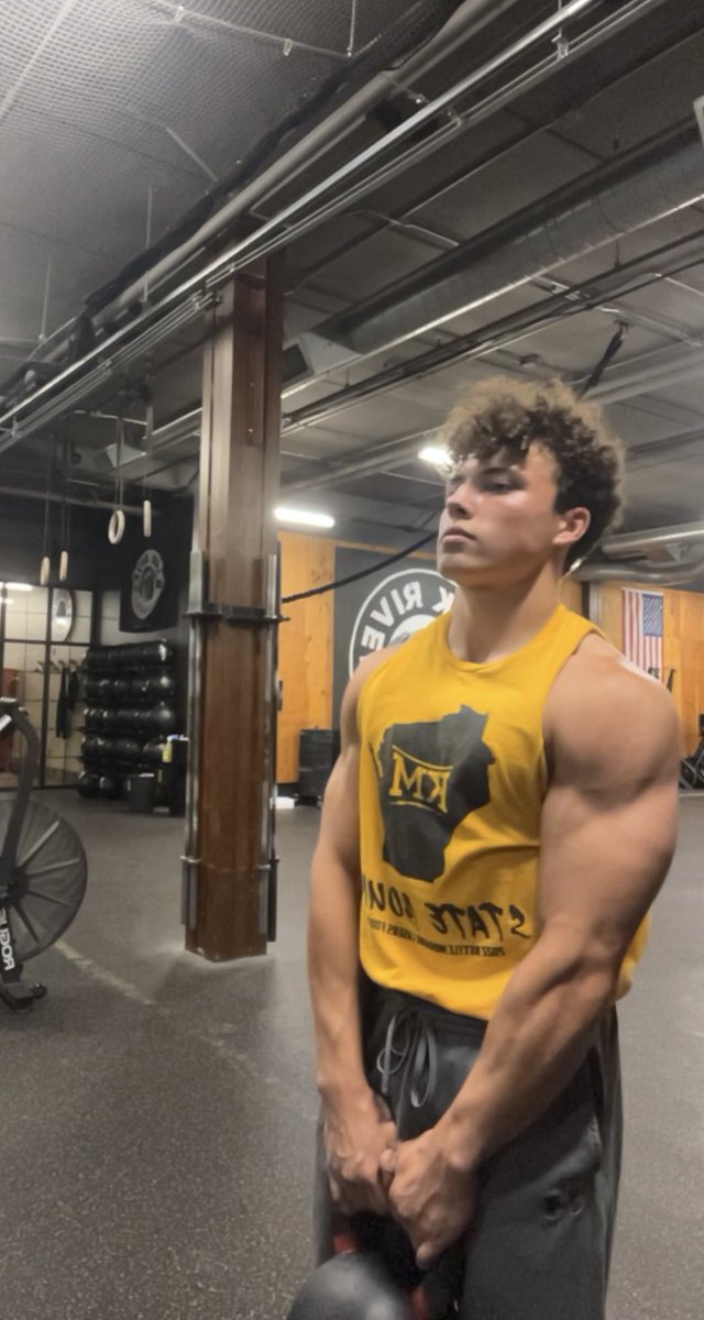 Philippians 4:13 
5'8 175 CLASS OF 2026 
RUNNING: 20.98 MPH
SQUATTING: 500x2
BENCHING: 290x1

8.23.24 at the Kettle⚡️
<a href="/kmlasersfb/">KM Laser Football</a> <a href="/coach_mcdonnell/">Coach Mac</a>