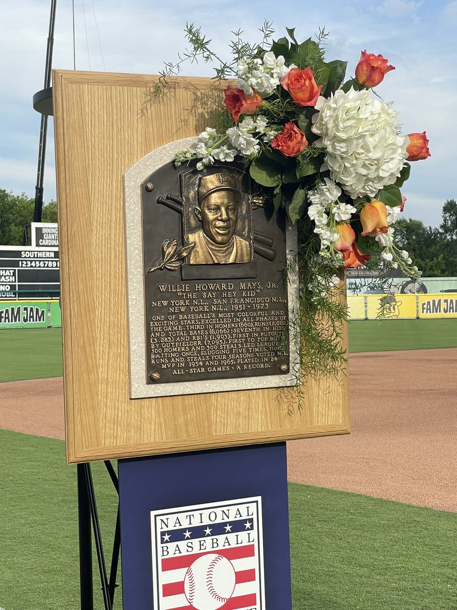 MikeDubberlyGDA's tweet image. A striking sight: Hall of Fame plaque of Willie Mays on Rickwood Field where the Birmingham area native honed his skills 🫶🏽⚾️ #WillieMays #rickwoodfield #TheSayHeyKid