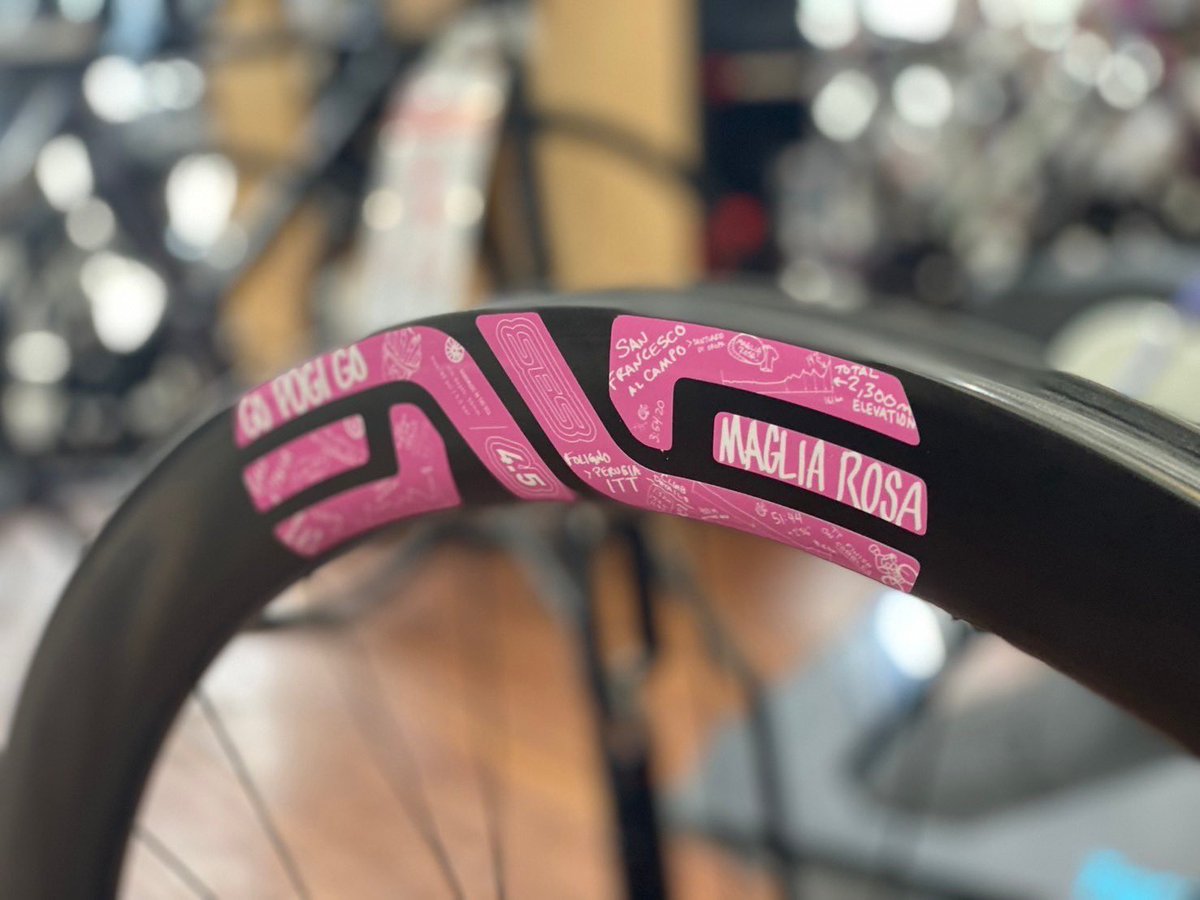 cycleshoptajima's tweet photo. 国内10セット限定！！

超希少！！
マリアローザ、ポガチャル仕様の
「ENVE SES 4.5」
なんと入荷しました🩷

税込価格499,950円 https://t.co/hpDa3SF9ai