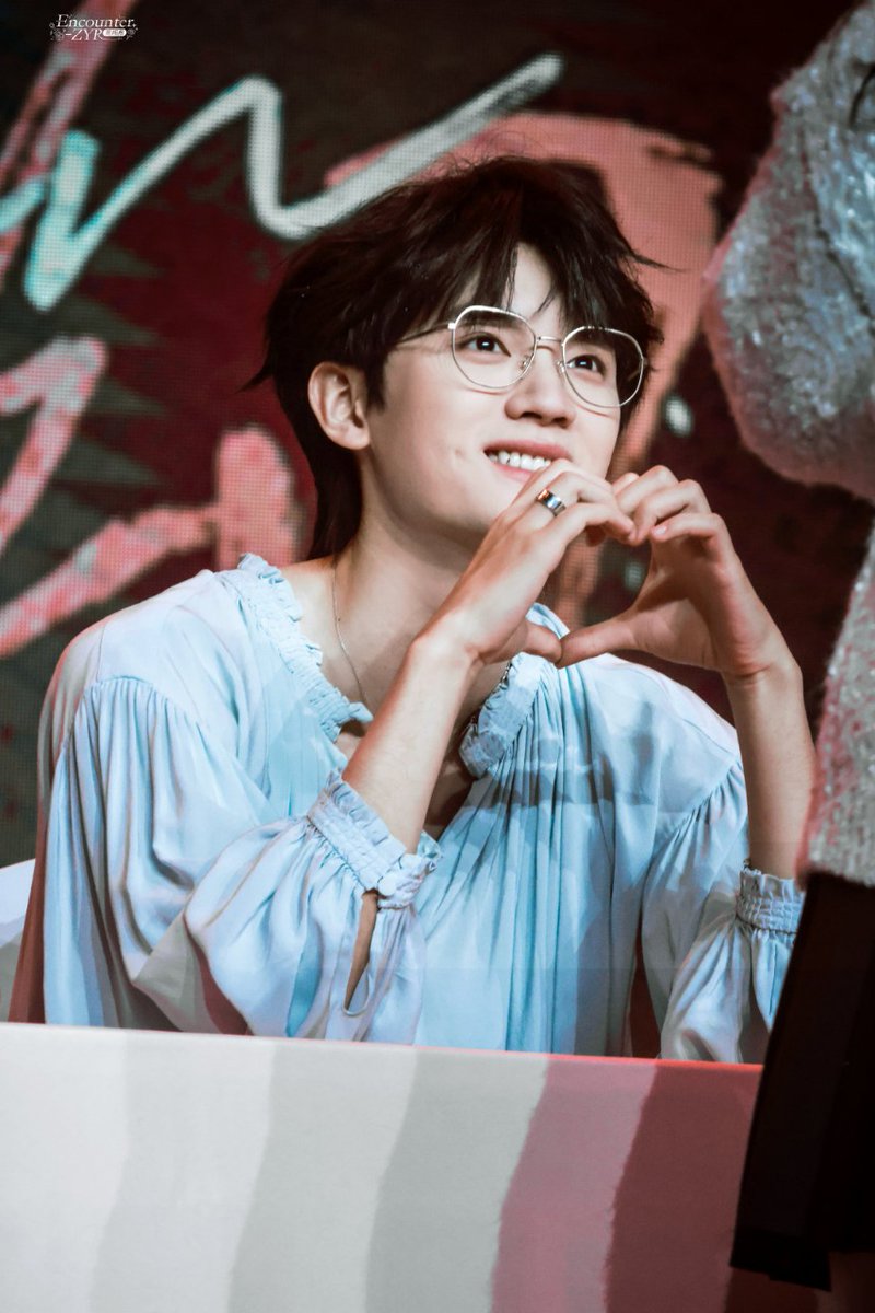 LoanBi192204's tweet photo. Đẹp trai quá đi ☺️☺️☺️ https://t.co/cWPdAm3KgM