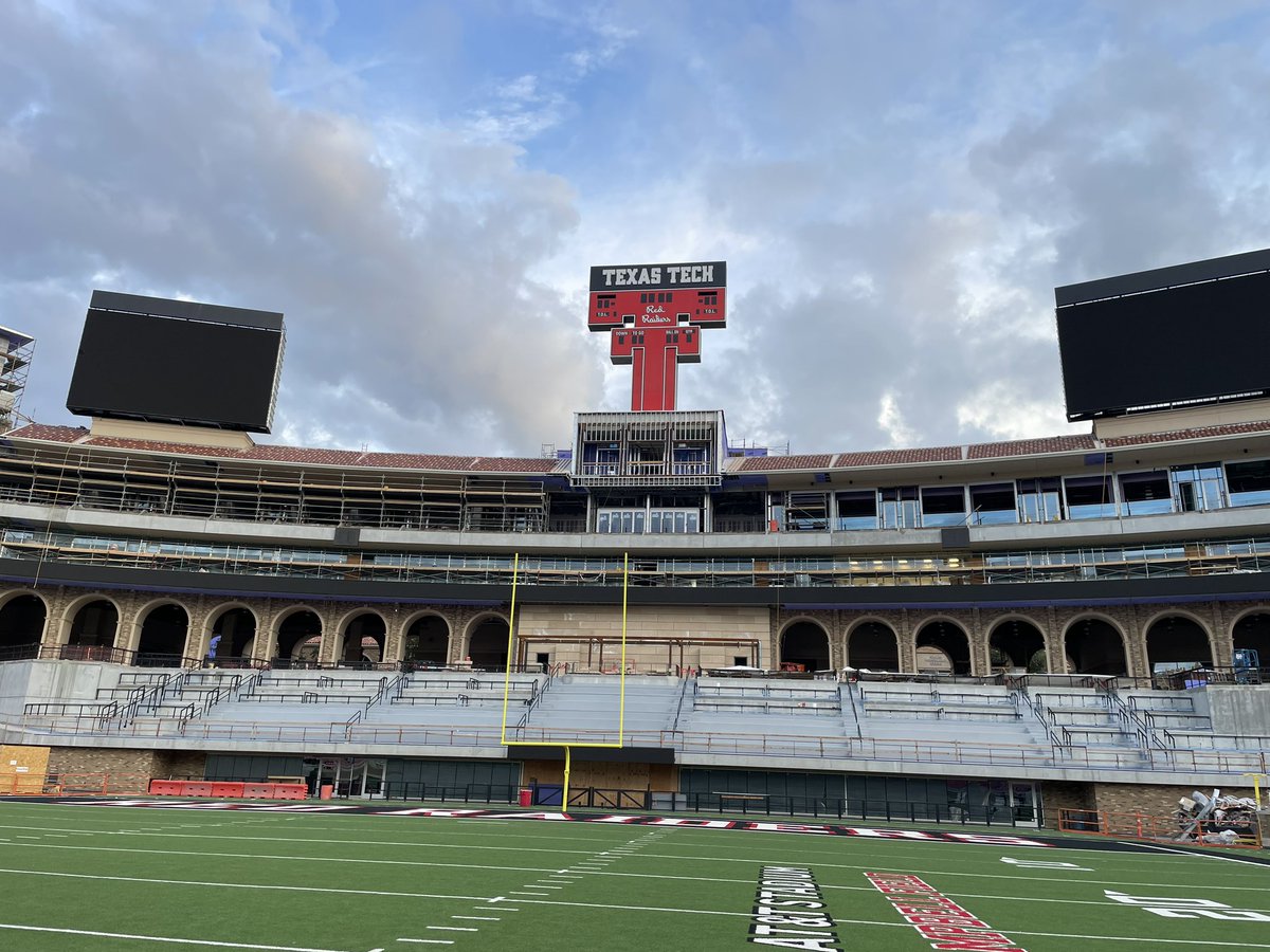 JoeyMcGuireTTU's tweet photo. Beautiful night in the Hub City #WreckEm https://t.co/LSRIU5tNqz