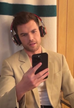 mypolinheart's tweet photo. Colin Bridgerton video calling Penelope and Baby Elliot while on his book tour.☺️

#LukeNewton #BRIDGERTON https://t.co/7shsOCS2dz