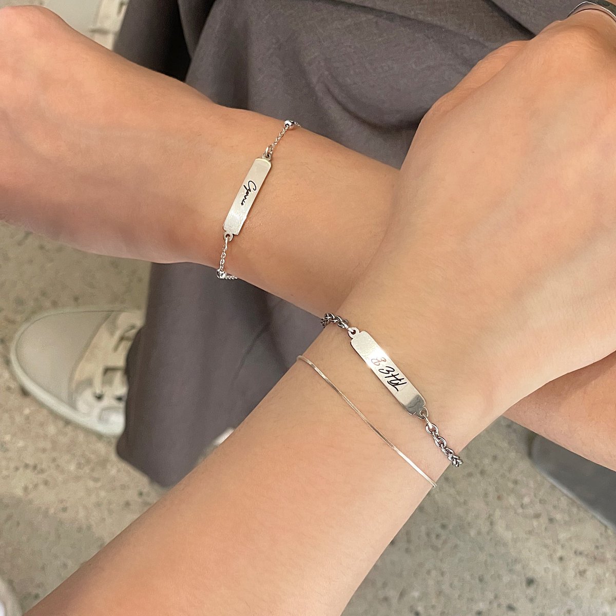fandom_jewelry's tweet photo. #팬덤쥬얼리 #각인팔찌 #팔찌 #쥬얼리 
⏰️6/30마감 주문후 일주일안에 발송

#RT + #follow 추첨5분
🫶각인팔찌 #증정 #이벵

#투어스 #최애이름 #TWS #TWS42 #남친이름 각인가능

써지컬소재 일코가능 국내제작 
실버볼/노멀체인/레이어드팔찌

주문은 윗치폼, 문의DM
https://t.co/Ec8DFM532M https://t.co/l0zWOWBgH4