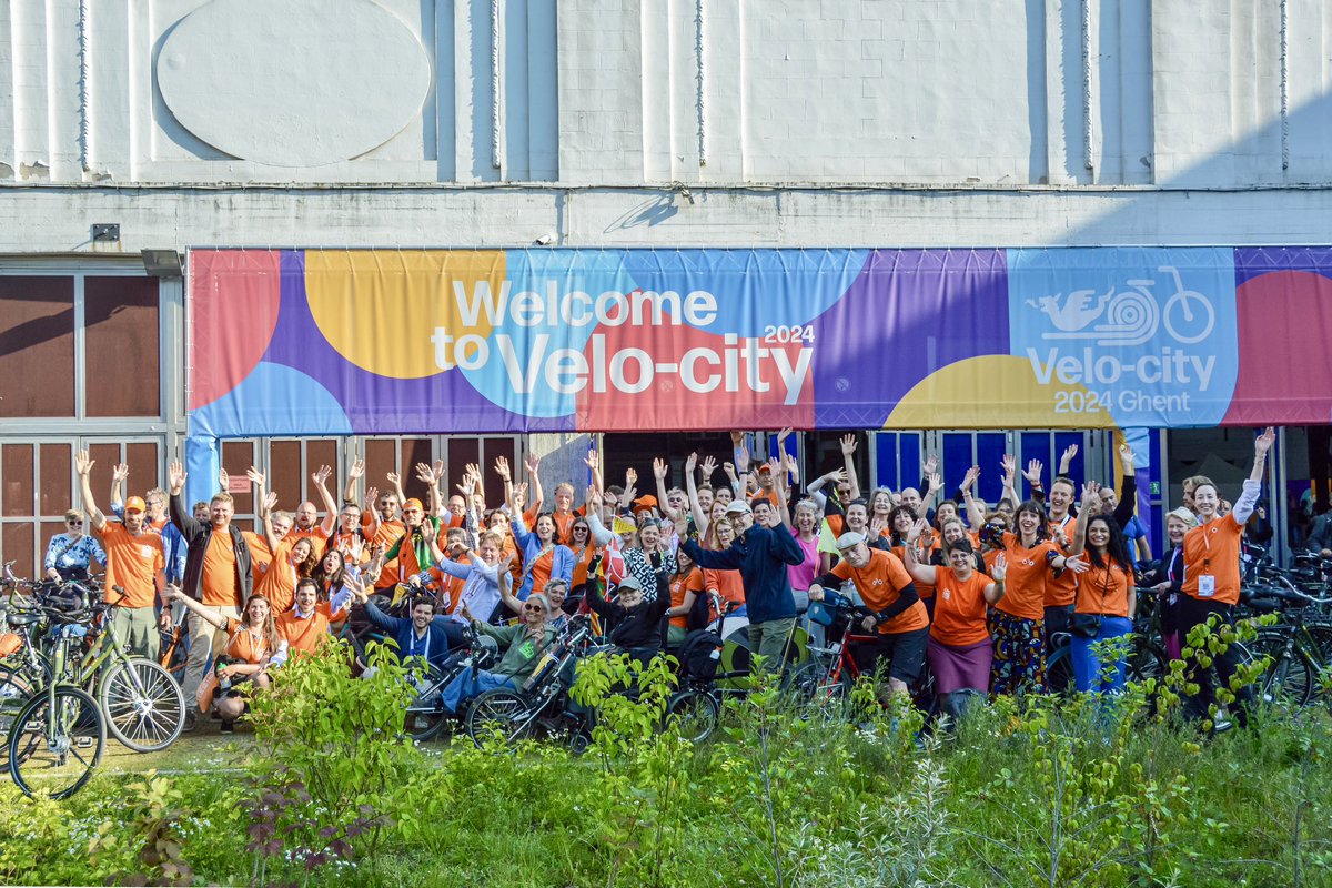 Last night, in what has become an annual tradition for the @VeloCitySeries Conference, thousands of cyclists took to the streets of Ghent for the Mass Bike Parade

The Dutch delegation was easily the most visible, with over 150 people decked in our bright orange hats and shirts.