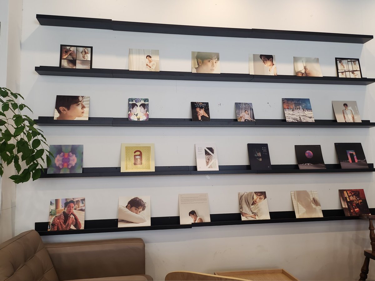 Delight20100114's tweet photo. #Here622 대왕고무 생일카페🥳
매장 직원분들도 운영진분들도 넘 천사셔요..
입구부터 곳곳에 대왕고무도 가득합니다🩵
입구에 있는 멤버들이랑 심바치치따따 너무 귀여워서 주먹쥠..ㅜ
더 있을까했는데 주기적으로 만석이 되길래 현생으로 복귀했습니당😉
내일도 #용화는_기억해_넌_잘하고_있어 https://t.co/B8wA2nDdXq