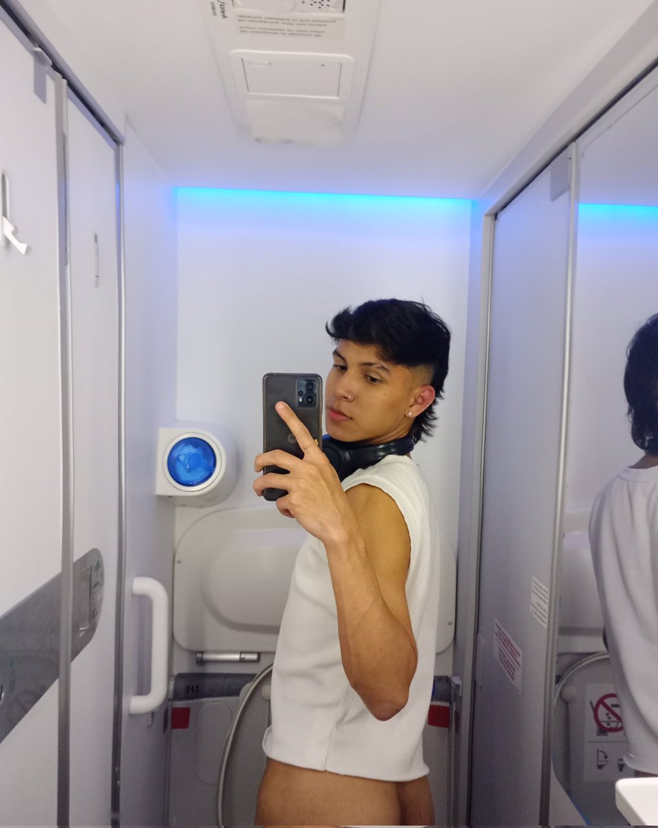 Imandersonm's tweet photo. Nueva fantasia sexual : Coger en un avión ✈️ https://t.co/uvZVZChv7i