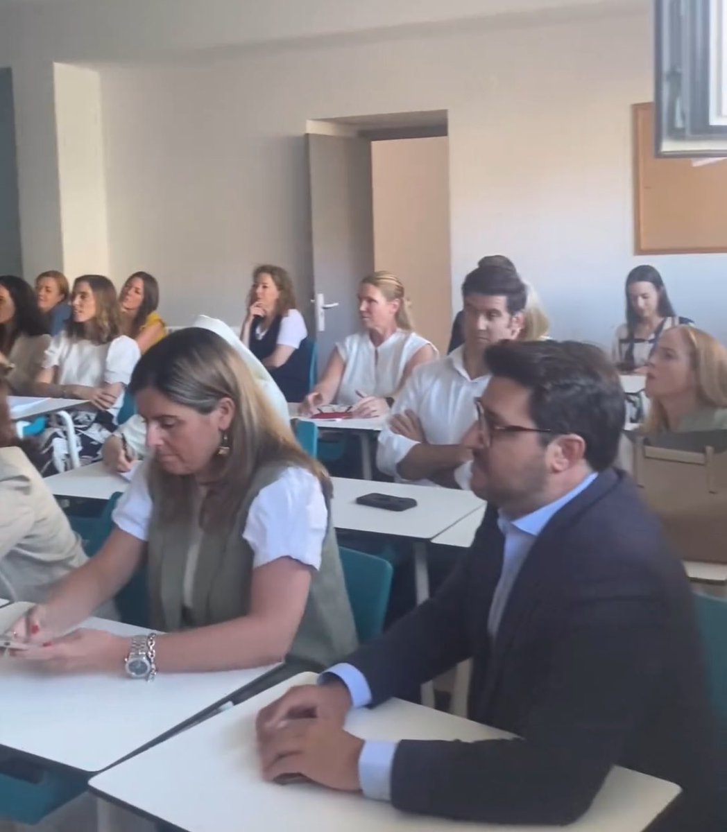 Encuentro de Escuelas Solidarias en <a href="/Arenalestoangel/">Colegio Santo Angel Madrid</a> para cerrar el curso y poner en el centro de todo el servicio a los demás, con mirada universal, local y personal. 

Gracias <a href="/cooperacion/">Cooperación Internacional - IYC</a> por organizarnos esta sesión y por trabajo que hacéis con escuelasolidaria.es
