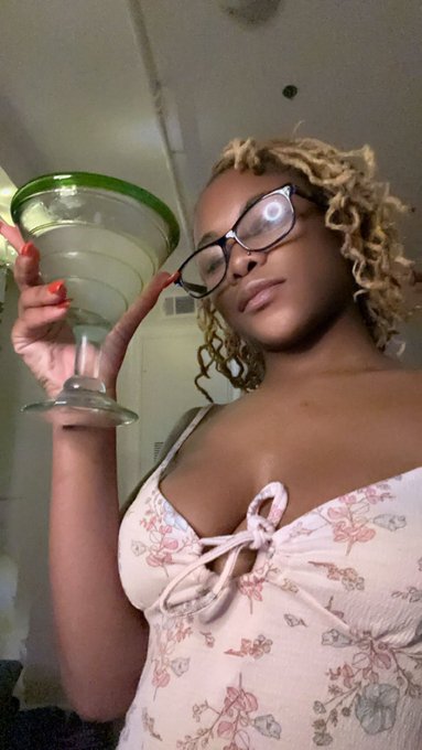 Cheers to being BLACK 🥂 https://t.co/rW3bQJt4N0