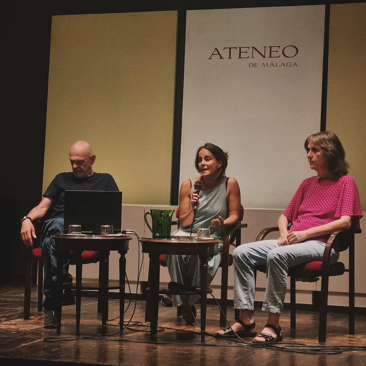 APDHAMalaga's tweet photo. #AngelsEscriva habla de las #jornaleras de #Huelva en el marco del conversatorio posterior a la proyección del documental #LoInvisible de @Svensemann . Gracias al @ateneomalaga por la acogida y a @PericoPan de @lamardeonuba por el gran trabajo que hacéis https://t.co/0bihtSpbKO