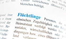 <a href="/OltmerJochen/">Jochen Oltmer</a> <a href="/IsabellaLoehr/">Isabella Löhr</a> <a href="/zzfpotsdam/">ZZF Potsdam (Institut der Leibniz-Gemeinschaft)</a> <a href="/MigInventar/">Inventar der Migrationsbegriffe</a> Einige Schlaglichter auf die Karriere des Begriffs #Flüchtling werfen die #SFB1604-Mitglieder <a href="/OltmerJochen/">Jochen Oltmer</a> &amp; <a href="/IsabellaLoehr/">Isabella Löhr</a> in einer #Pressemeldung der <a href="/UniOsnabrueck/">Uni Osnabrück</a>: go.uos.de/Vrbku 

#Weltflüchtlingstag #WorldRefugeeDay #Flucht #Fluchtforschung