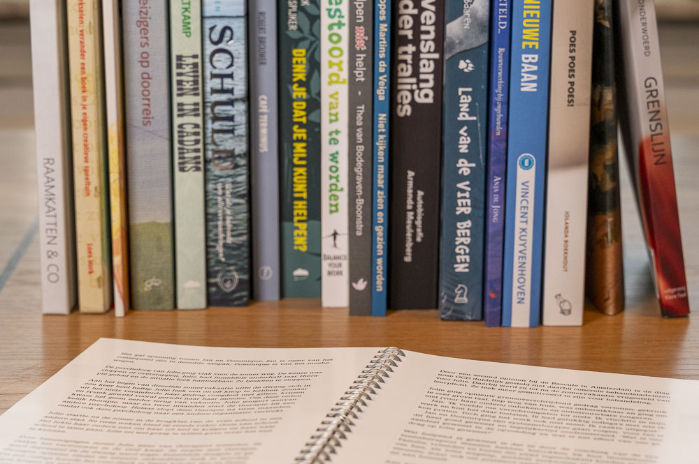 Wist je dat de meeste boeken die worden gepubliceerd niet in de boekhandel liggen? Als lezer gaat er dus een hoop lekkers aan je neus voorbij. Daarom is er Bestelbijdeauteur.nl: een snel groeiend overzicht van prachtige, unieke boeken die je rechtstreeks bij de auteur bestelt