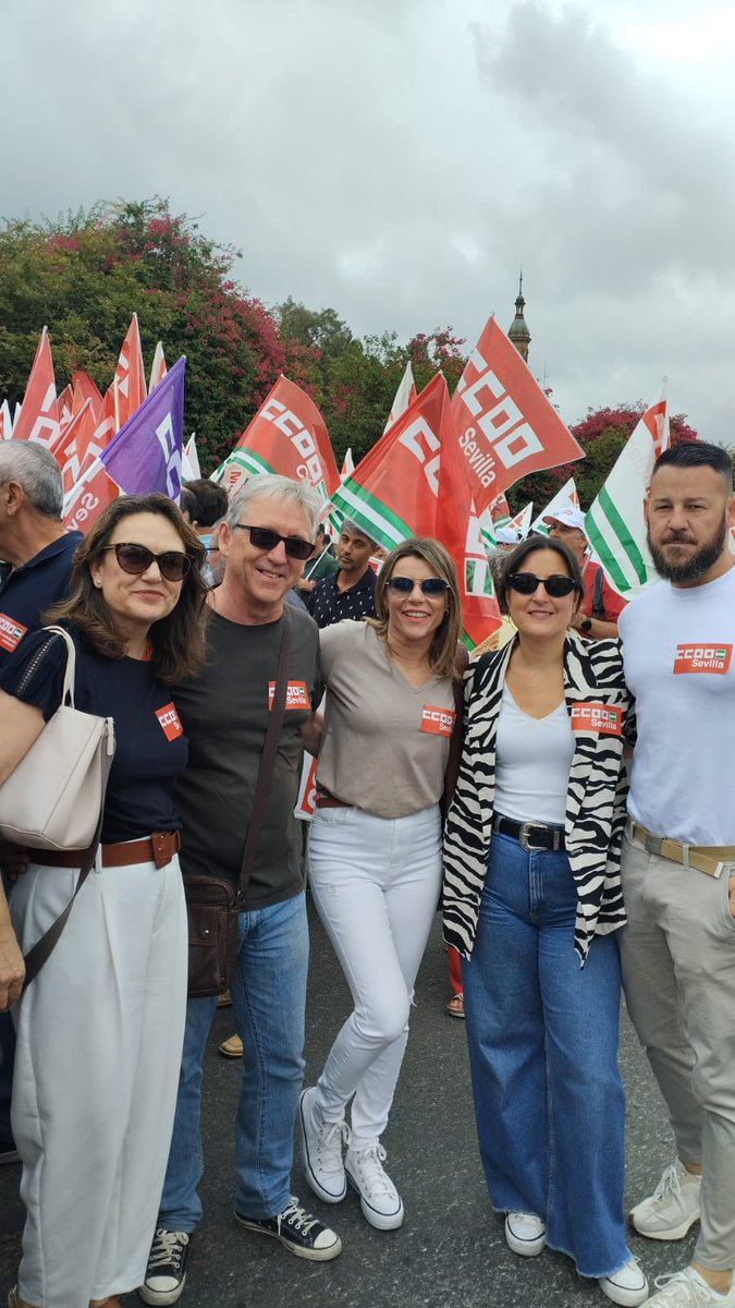 El pasado martes salimos a la calle a defender los Servicios Públicos 🏠🩺📚
Seguimos en la lucha para reivindicar:
🟢#ServicioPúblico 
🔴 Más presupuesto
🔴 Reversión de privatizaciones
🔴 Más ayudas para el acceso a la vivienda pública
