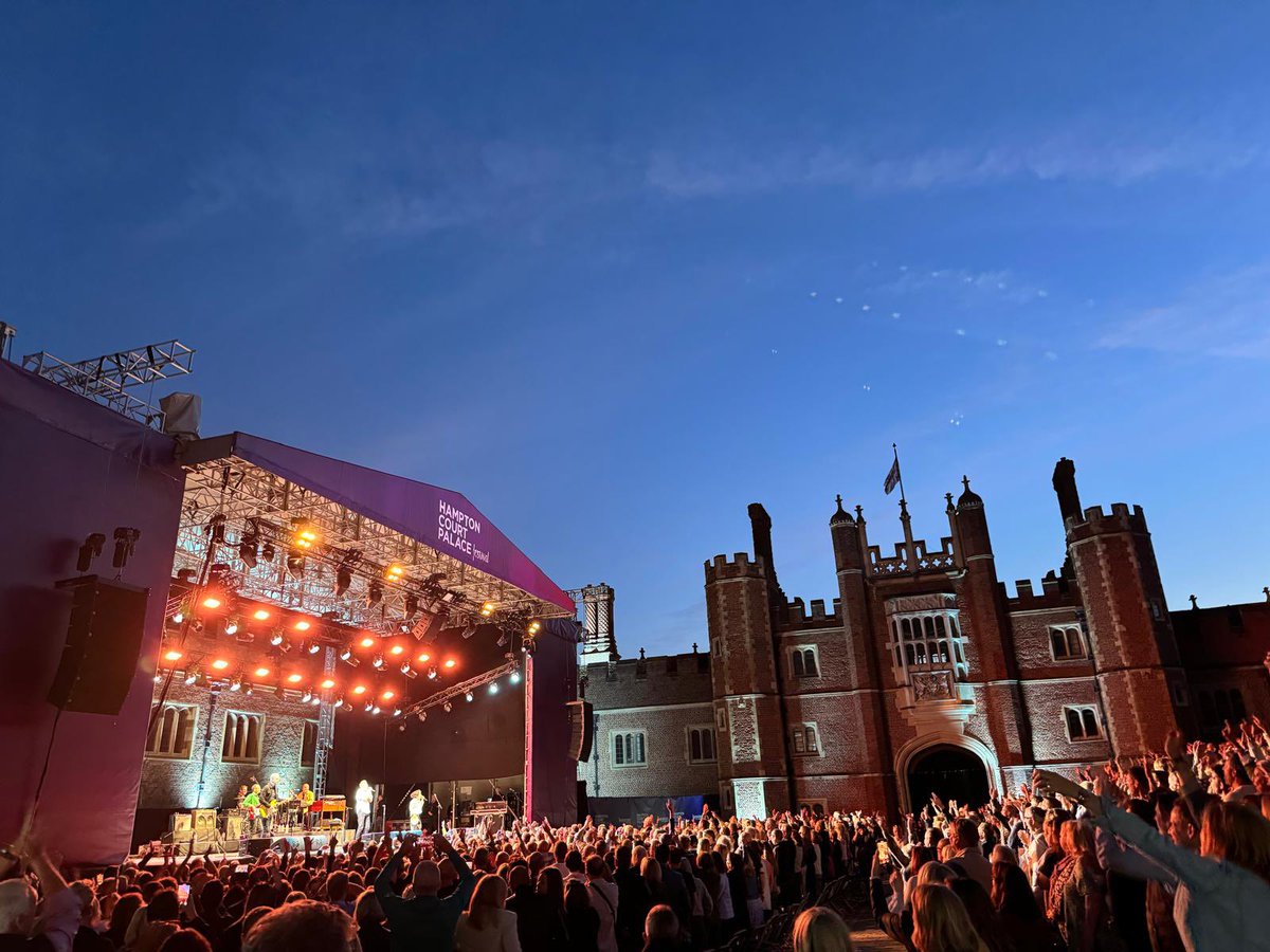 deaconbluemusic's tweet photo. A great night at @HCPFestival and a great way to kick off our run of summers shows ๐ Thanks to everyone who came along ๐
Next stop: @ScarboroughOAT on Friday!
#deaconblue #deaconbluelive #hamptoncourtpalace https://t.co/qKzyxQSbfY