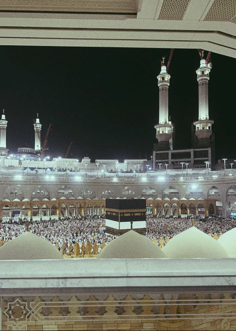 اللّهم هذا البيت بيتك، جئت أطلب رحمتك، راضيًا بقدرك، مسلمًا لأمرك، أسألك مسألة المضطر إليك أن تستقبلني بعفوك وأن تدخلني جنتك🤍
#حج_آمن