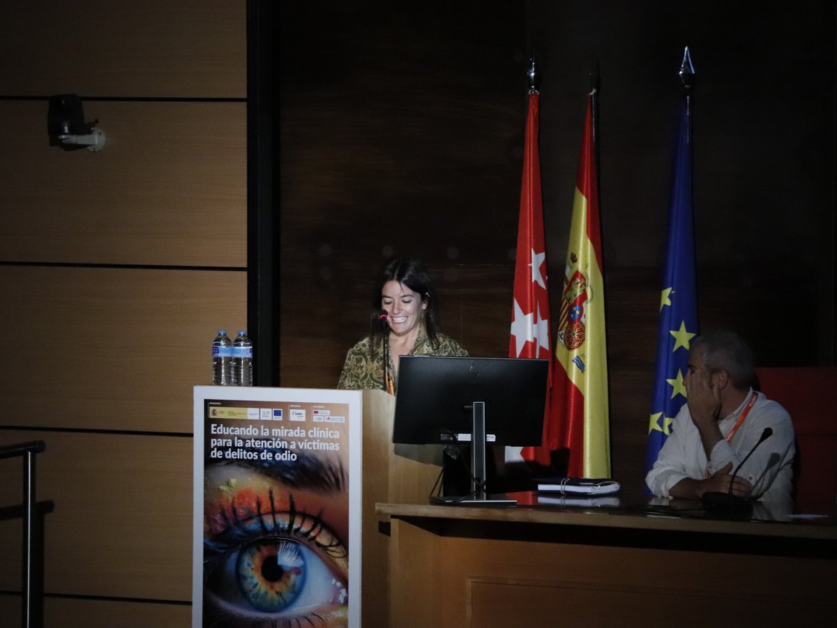 El pasado 18 de junio, se realizó la Jornada ‘Educando la mirada clínica para la atención a víctimas de delitos de odio clínica', con <a href="/Salud_Culturas/">Salud Entre Culturas (SEC)</a>, <a href="/uclm_es/">Universidad de Castilla-La Mancha</a> y OBERAXE

Se valoró la posición tan importante del personal sanitario para detectar delitos de odio. #StopDelitosDeOdio