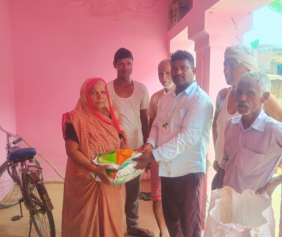 oorjasolutions's tweet photo. We have recently distributed 600+ kg of top-quality, high-yielding paddy seeds to farmers in Uttar Pradesh. Thanks to our Farmer Advisory team, 92 farmers across 15 villages are now equipped with premium seeds, boasting high disease resistance and optimal nutrition. https://t.co/xjtWOVP5RC