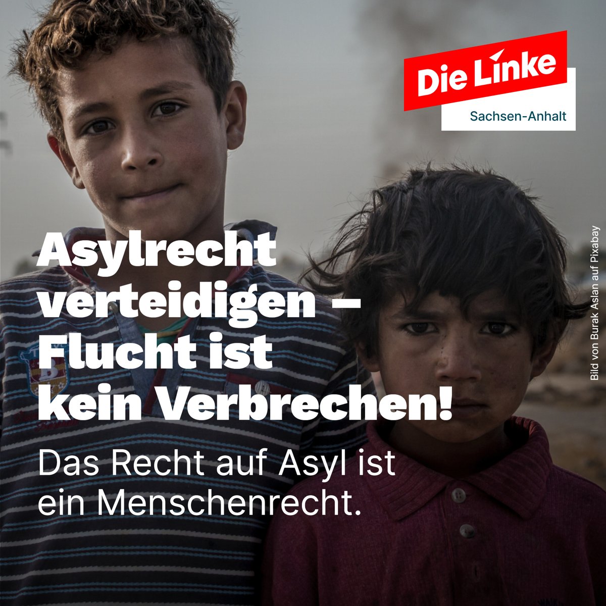 #Asylrecht verteidigen – Flucht ist kein Verbrechen!
Die EU hat ihr Asylsystem verschärft: Die bereits zuvor dramatische Situation für Geflüchtete wird sich damit weiter massiv verschlechtern. Haftlager an den Außengrenzen Europas sind der Kern der Reform. #weltflüchtlingstag