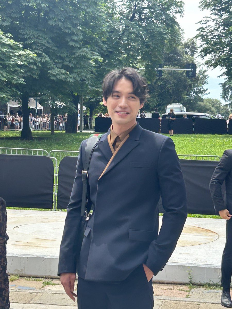 UOMOshueisha's tweet photo. 【随時更新】 #福士蒼汰 ら来場セレブまとめ。2025年春夏ミラノ＆パリ・メンズファッションウィーク開催▼

▶︎▶︎▶︎ https://t.co/iqdxqspPbu

GUCCIのショー会場で、俳優の福士蒼汰さんからUOMOにコメントをいただきました。動画とアザーカットは記事でチェック！ @gucci_jp @fukushi_staff https://t.co/XIH1h8Z4kW