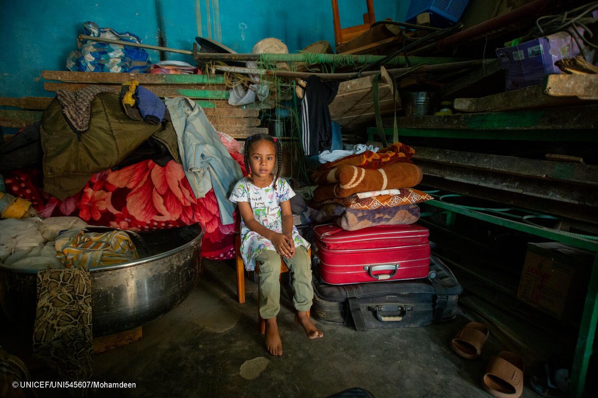 4⃣ 7⃣milions d’infants desplaçats a tot el món. Mai hi havia hagut tants nens i nenes refugiats com ara  

Obligats a abandonar les seves llars a causa dels conflictes, la pobresa, els desastres naturals o el canvi climàtic

#DiaMundialdelesPersonesRefugiades #dretsinfants