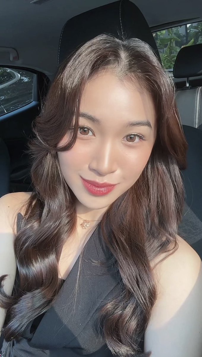 ellawvny's tweet photo. her face card holds way too much power alias SHANI CANTIK BANGETTTT PLEASE https://t.co/CHyr2LER9Z
