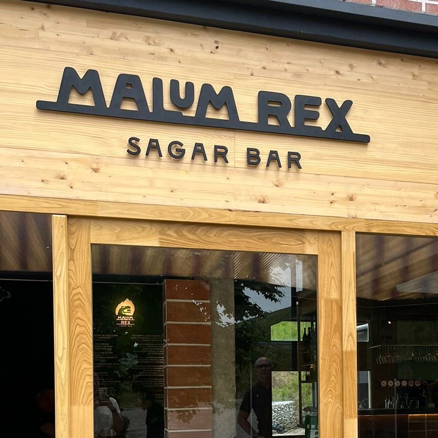 Uda hemen da!🌞😎
Ateraiozu zuku guztia gure terrazari eta sagardoei! 
Lagunekin, bakarrik edo laguntxoekin🐕‍🦺
Zatoz egunez☀️ zein gauez🌜!

Llega el verano🌞😎
Sácale el jugo a nuestra terraza y a nuestras sidras.
Con amigos, solo o en compañía🐕‍🦺
¡Ven de día ☀️o de noche!🌜