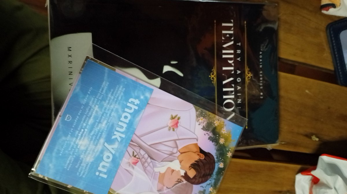 woniepie_'s tweet photo. Oh my god 😭 ms. @jaeyunsflurr @mxriniverse thank you so much 😭 I'm having my mixed emotions right now 😭 salamat po ng marami 😭 ang ganda ng libro actually lahat 😭 my kiamig 😭😭😭 Love you so much authornim 😭 https://t.co/mRjWKPBqyw