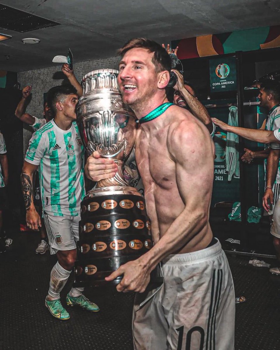 HOY ARGENTINA DEBUTA EN LA
COPA AMÉRICA.

A DEFENDER LA CORONA, CARAJO. 🇦🇷🌟