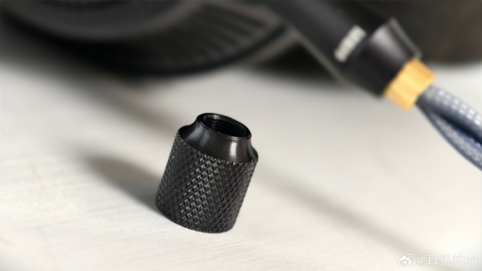 ddhifi_com's tweet photo. "Locking sleeve (protective cover) for BC150B-MV: the resistance increased after inserting it, the probability of falling off is significantly reduced, and it can also play a certain protective role. "
#ddHiFi #HeadphonesCable #UpgradeCable #SONY #MDRMV1 https://t.co/uLQZHl4Erz