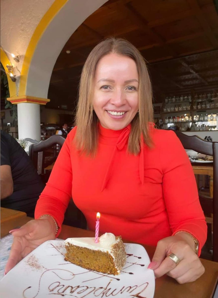 Hoy celebro un año más de vida y no puedo evitar sentir una inmensa gratitud, agradezco a mi familia y amigos por estar siempre a mi lado, por sus muestras de cariño y apoyo incondicional. 

Gracias por hacer este día tan especial y por los recuerdos compartidos.