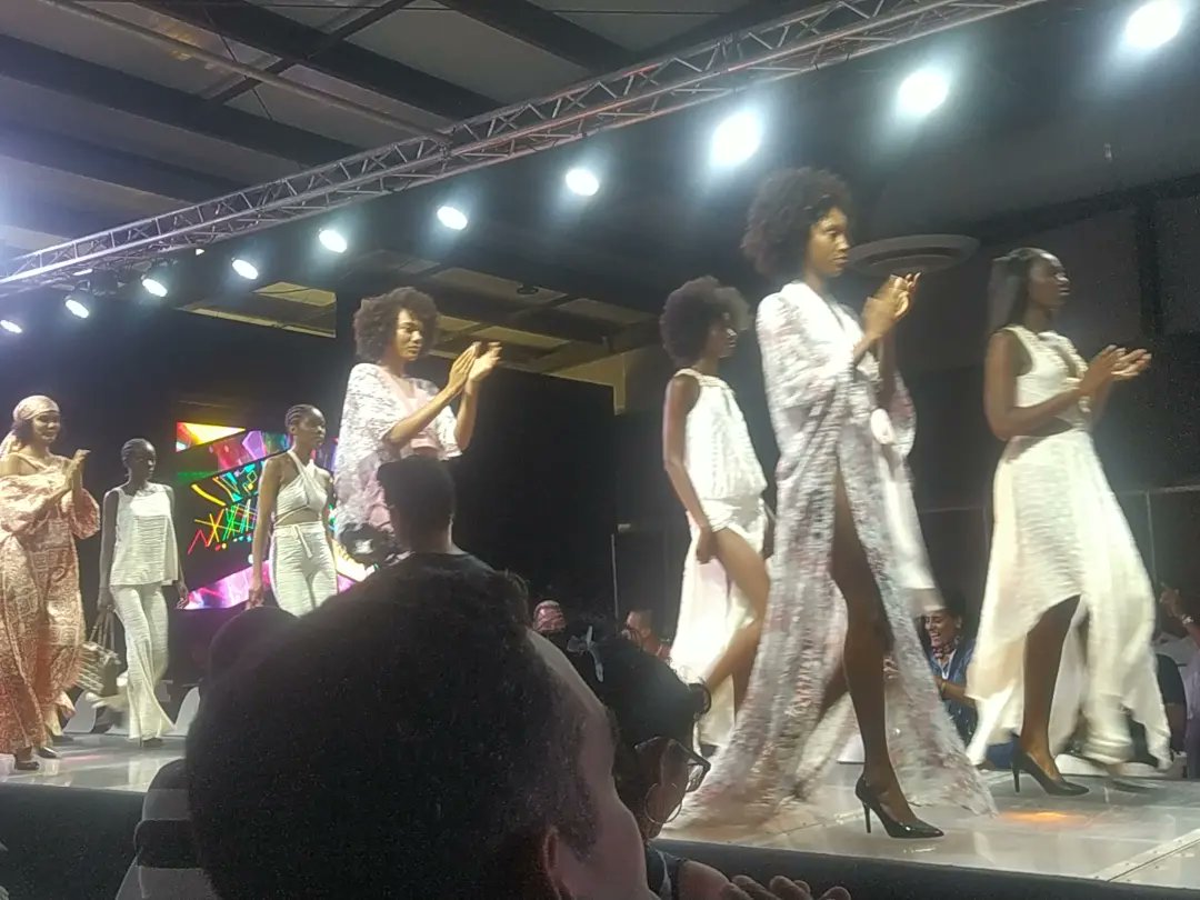 ilimpex_oficial's tweet photo. Preciosa actividad de desfile en FIMAE en Ilimpex disfrutamos mucho del gran trabajo de la pasarela de moda, los modelos y las piezas icónicas que se exhibieron ✨👗👏
#fimae #pasarela #moda #boga #casabella #thaba #CubaIndustria2024 https://t.co/g25RBoddtd