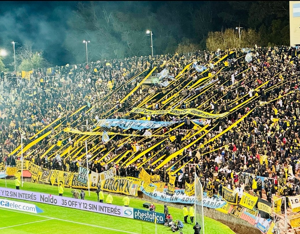 Boca nunca lo va a entender. La gente de Brown no fue por el resultado. Fue por amor a la camiseta. Se movió más de 1000 kilómetros, ellos salieron de su casa una hora antes del partido.

💛🖤