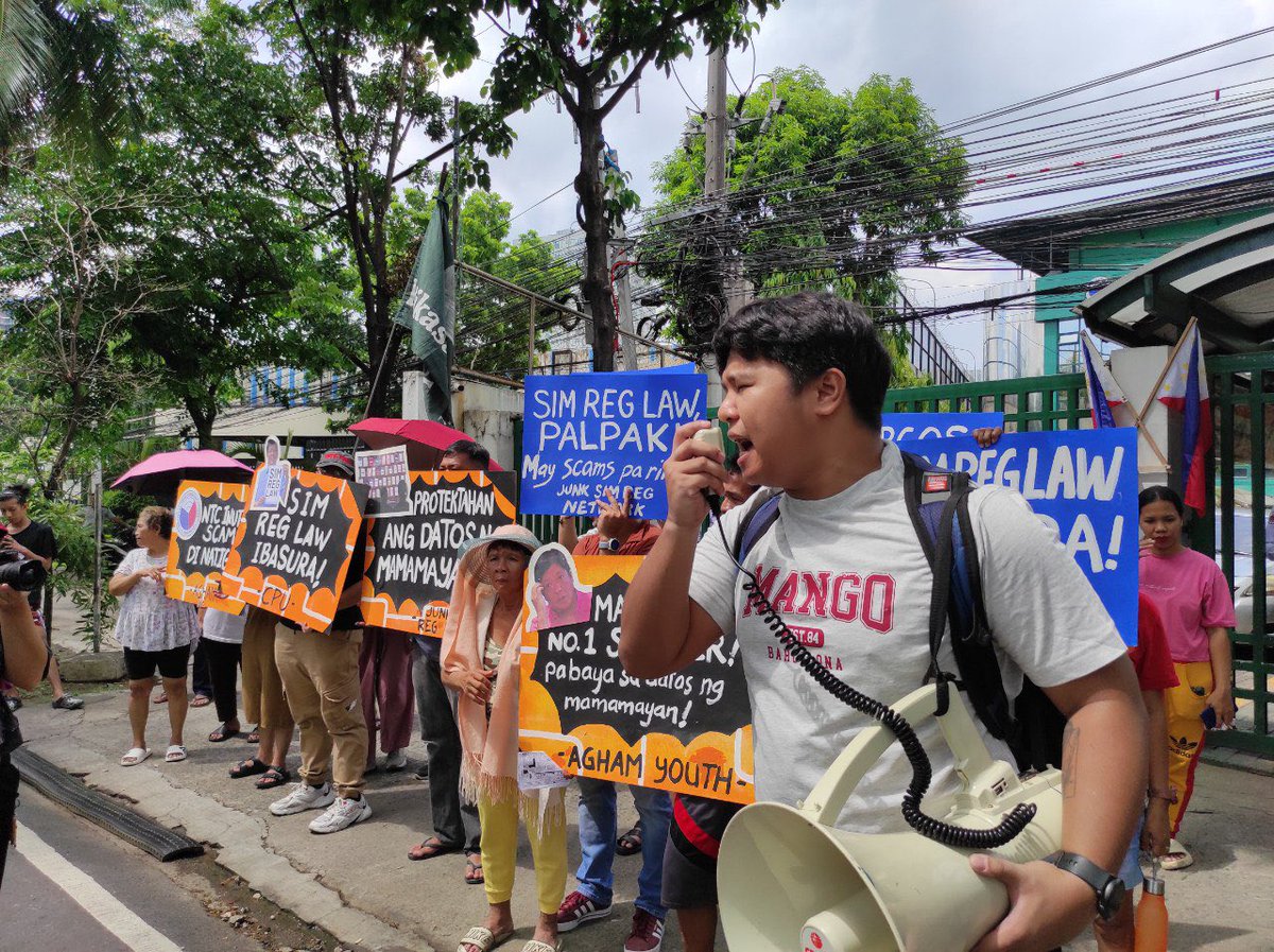 aynational's tweet photo. TIGNAN: Kasama ang Agham Youth sa paniningil at pagkalampag kanina sa NTC dahil sa kapabayaan ng rehimeng Marcos Jr. na protektahan ang datos ng mamamayan, pagtapos aminin ng NTC na palpak ang SIM Registration Law. https://t.co/N8PY6Vnzzw