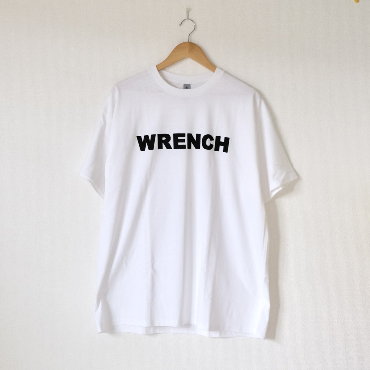 🎤🥁🎸🎷🔈『CREW』Volume1 発刊記念として作成された復刻Tシャツを6/20（木）12:00から数量限定にて『CREW』復刻Tシャツ販売スタート
販売先:KYRA/SALAD DAYS CLUB web サイトkyra.jp/?mode=cate&cbi…
販売価格：各3500円（税込）