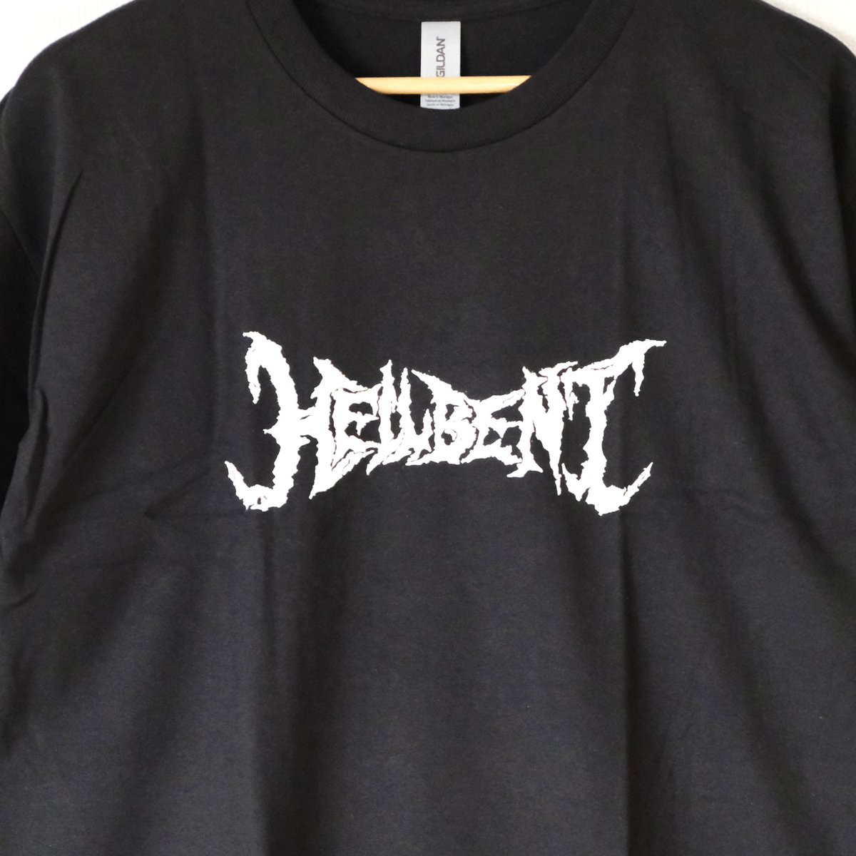 🎤🥁🎸🎷🔈『CREW』Volume1 発刊記念として作成された復刻Tシャツを6/20（木）12:00から数量限定にて『CREW』復刻Tシャツ販売スタート
販売先:KYRA/SALAD DAYS CLUB web サイトkyra.jp/?mode=cate&cbi…
販売価格：各3500円（税込）　#crewmagazine