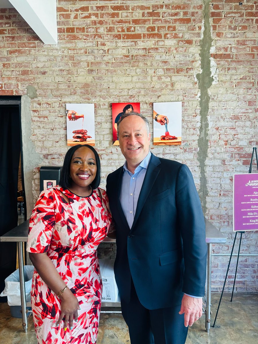 NatalieforNC's tweet photo. Huge thanks to the local party leaders, super volunteers, @MikeDsBBQ , Word of God Church and my cousin, Sonya hosting over 100 folks in Wilmington!!! And Tammie Hall for helping us source over a dozen black owned vendors!! #Juneteenth https://t.co/UborkAeDPe