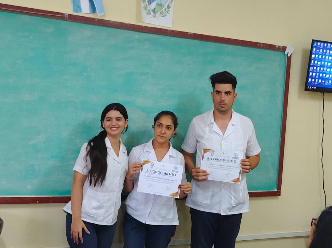 Se realiza en el Bloque Docente Estomatológico la Jornada Científica de base con excelentes resultados , participación y exposición 🦷☺️🤍
#FeuUCMPinar 
#UCMPinar